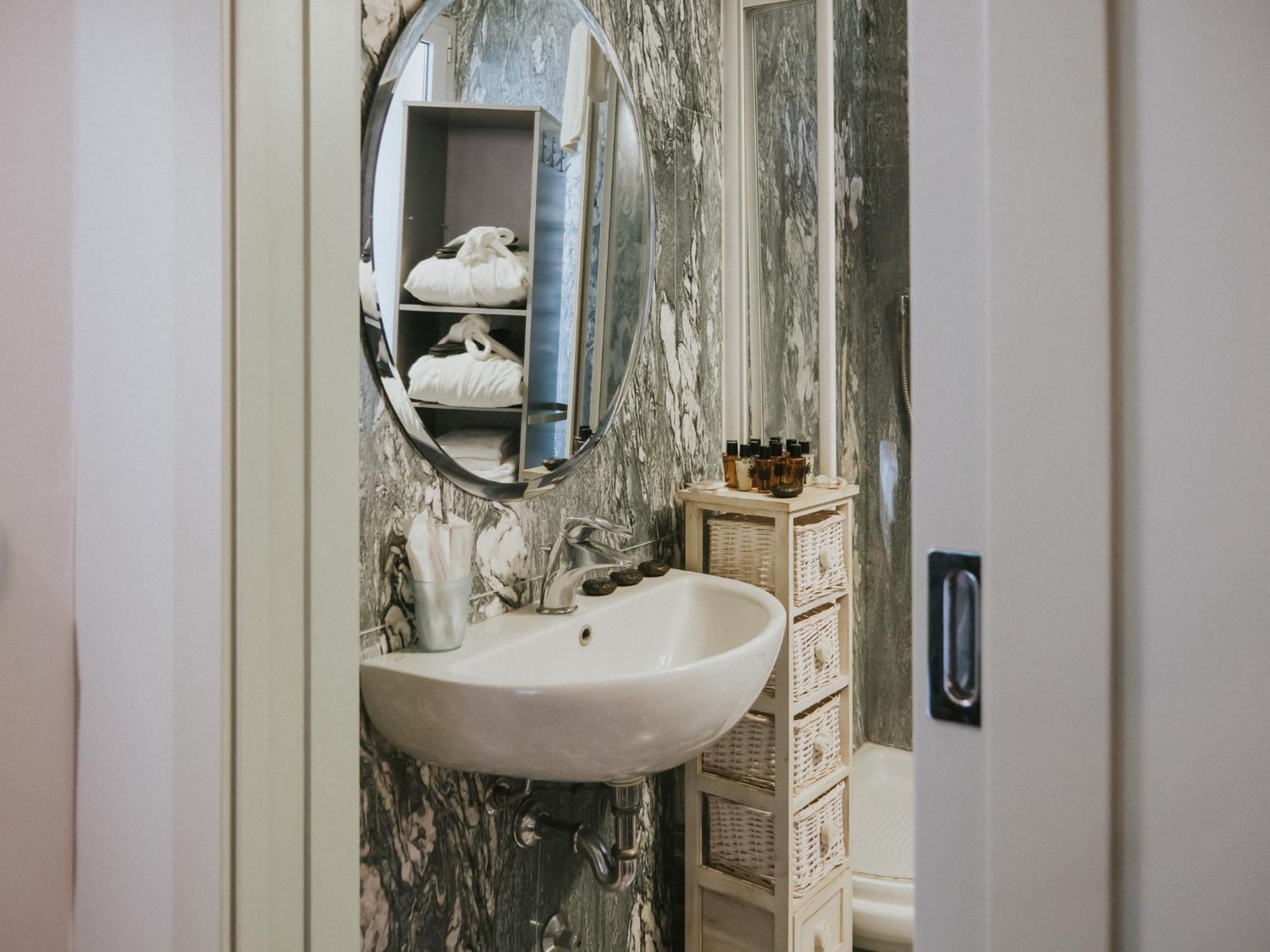 Prestige Boutique Homes - San Babila Milan Bagian luar foto